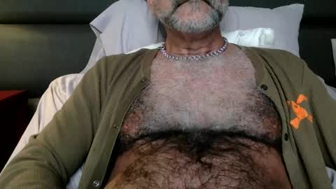 Enjoy guys of all ages if you are not on cam please dont ask for requests if i dont respond dont think im ignoring you i online show from January 3, 3:01 pm