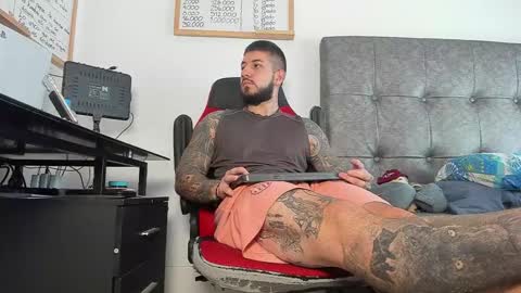 vyxen_ online show from February 13, 2:22 pm