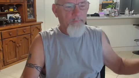 Wellhelloo online show from February 21, 7:48 pm