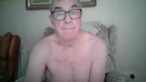 whitebriefs009 online show from December 20, 9:38 am