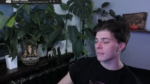 Gus online show from November 18, 7:17 pm