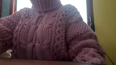 whitesweater online show from October 22, 7:12 am