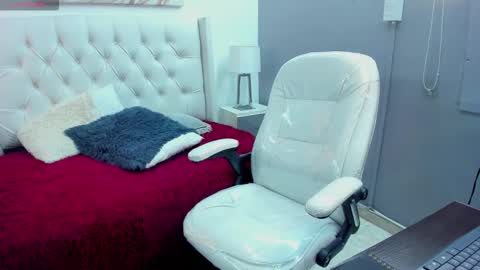 wild online show from February 19, 5:04 am