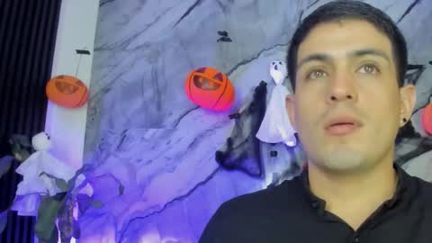 Snapshot of william_steel_ chatting on October 19, 4:28 am william_steel_ online show from October 19, 4:28 am