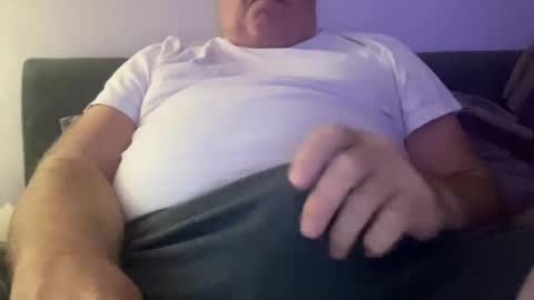 Snapshot of willieb777 chatting on October 13, 1:22 am willieb777 online show from October 13, 1:22 am