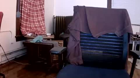 Snapshot of willydogg83 chatting on October 25, 12:34 am willydogg83 online show from October 25, 12:34 am