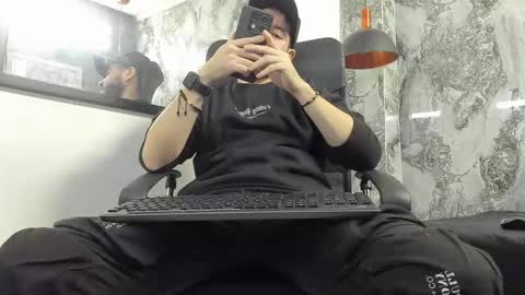 woltcrwuaboy online show from February 8, 1:11 am