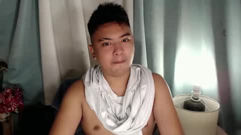 Snapshot of xxhotloyd_cummerx chatting on December 9, 5:46 pm Loyd online show from December 9, 5:46 pm