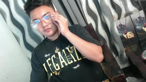 Snapshot of xxhotloyd_cummerx chatting on January 17, 9:17 am Loyd online show from January 17, 9:17 am