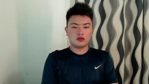 Snapshot of xxhotloyd_cummerx chatting on December 30, 11:04 am Loyd online show from December 30, 11:04 am