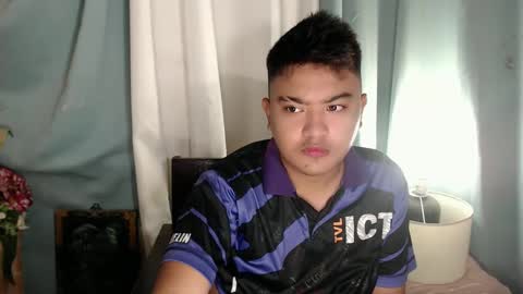 Snapshot of xxhotloyd_cummerx chatting on December 12, 6:25 am Loyd online show from December 12, 6:25 am