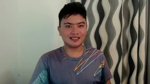 Snapshot of xxhotloyd_cummerx chatting on December 26, 10:37 am Loyd online show from December 26, 10:37 am