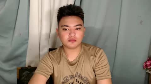 Snapshot of xxhotloyd_cummerx chatting on January 4, 1:42 pm Loyd online show from January 4, 1:42 pm