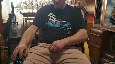 xxScubaStevexx online show from March 22, 5:07 pm