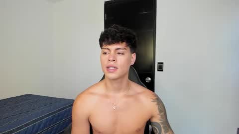 yanpaul83 online show from December 3, 8:04 pm