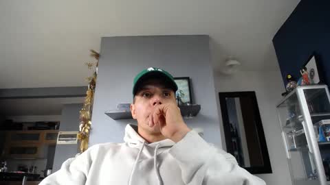 Snapshot of yatho_ chatting on December 17, 4:11 pm yahto online show from December 17, 4:11 pm