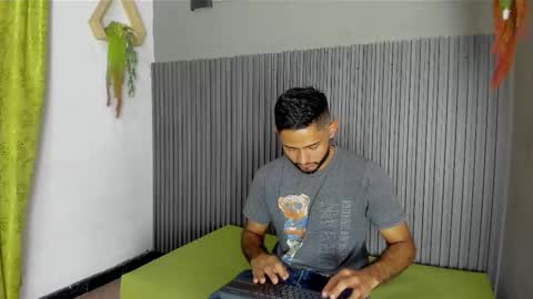 Yeferson online show from December 2, 8:12 pm