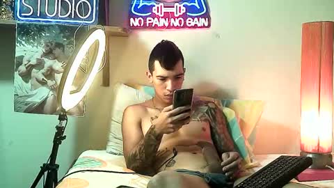 yeisoncastellanos1999 online show from December 13, 7:53 pm