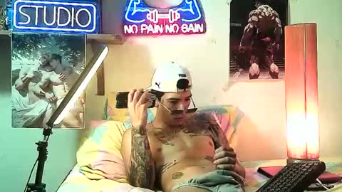 yeisoncastellanos1999 online show from November 7, 3:32 am