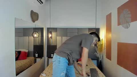 yizus_bonz online show from February 13, 11:37 pm