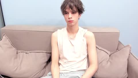 your_shy_guy online show from December 17, 8:21 am