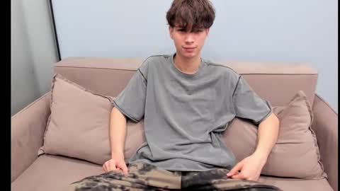 Snapshot of your_shy_guy chatting on October 21, 1:31 am your_shy_guy online show from October 21, 1:31 am
