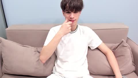 your_shy_guy online show from February 8, 3:12 am