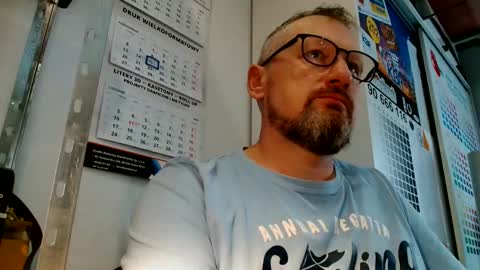 Snapshot of your_tipie chatting on October 17, 11:14 am your_tipie online show from October 17, 11:14 am