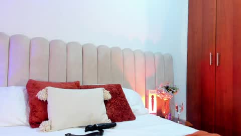 YOURBOYNEXTDOOR online show from December 9, 11:30 pm