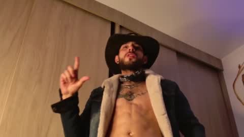 Snapshot of yulianpereira25 chatting on February 21, 1:00 am yulian 2811 online show from February 21, 1:00 am