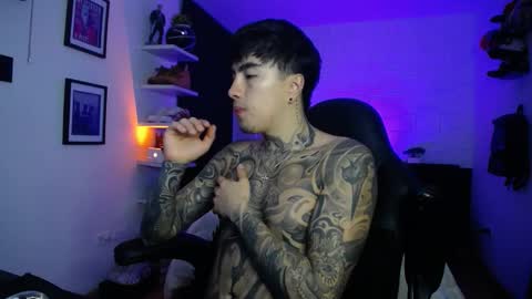 zac_muller1 online show from February 26, 11:44 am