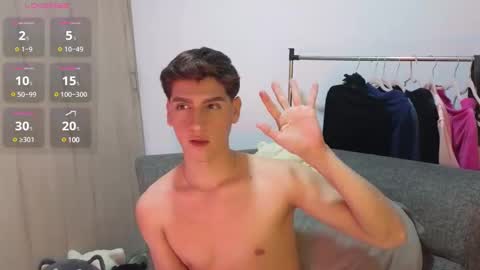 Snapshot of zackary_025 chatting on December 9, 5:51 am Zack online show from December 9, 5:51 am