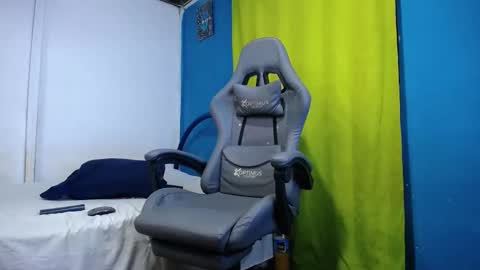 Snapshot of zackmontiel07 chatting on October 17, 10:08 am ZackMontiel07 online show from October 17, 10:08 am