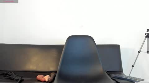 Zane Lux online show from February 11, 2:00 pm