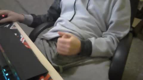 zkraston11 online show from December 18, 7:15 am