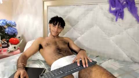 zyan_moreno online show from October 22, 6:43 pm