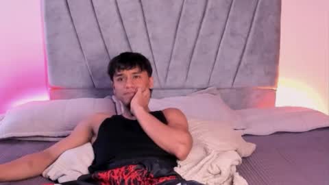 zyzz_1812 online show from January 6, 5:28 pm