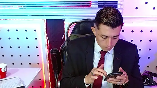 Darko0717 online show from November 28, 1:57 pm