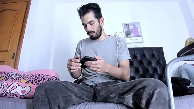 JohanyLatino online show from December 14, 11:23 pm