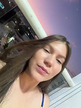 AmelieLaurent  online show from December 20, 11:01 pm