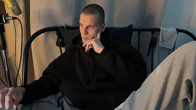 ETHAN MOORE online show from April 25, 8:50 pm