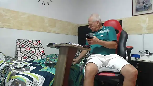 VALENTINO1983  online show from November 20, 2:44 am