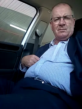 stiffandlubedxh online show from January 8, 7:45 am