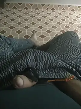 Snapshot of deshifuckers chatting on February 5, 1:58 am deshifuckers online show from February 5, 1:58 am