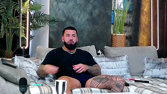 masterkingofmusclee online show from November 17, 7:55 am