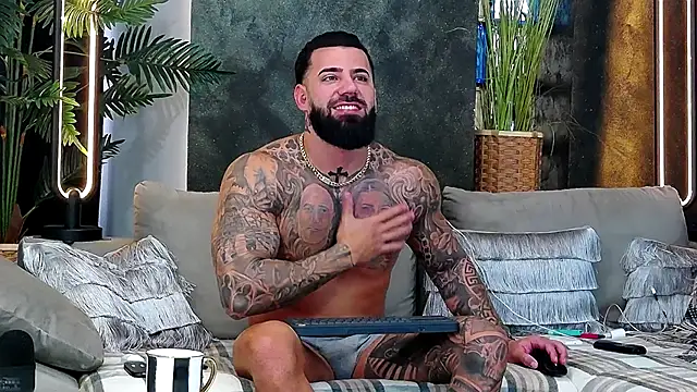 masterkingofmusclee online show from November 18, 7:56 am