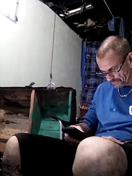 Snapshot of deepstroker42071 chatting on October 5, 9:52 pm deepstroker42071 online show from October 5, 9:52 pm