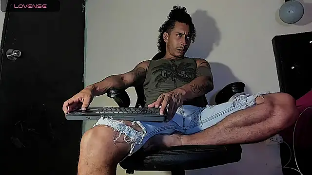 FuckHardlove online show from November 27, 3:32 am