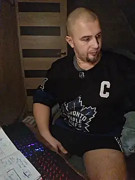 Foxyshaved online show from November 28, 4:04 am