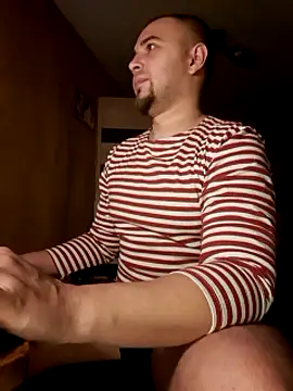 Snapshot of Foxyshaved chatting on December 13, 5:38 am Foxyshaved online show from December 13, 5:38 am